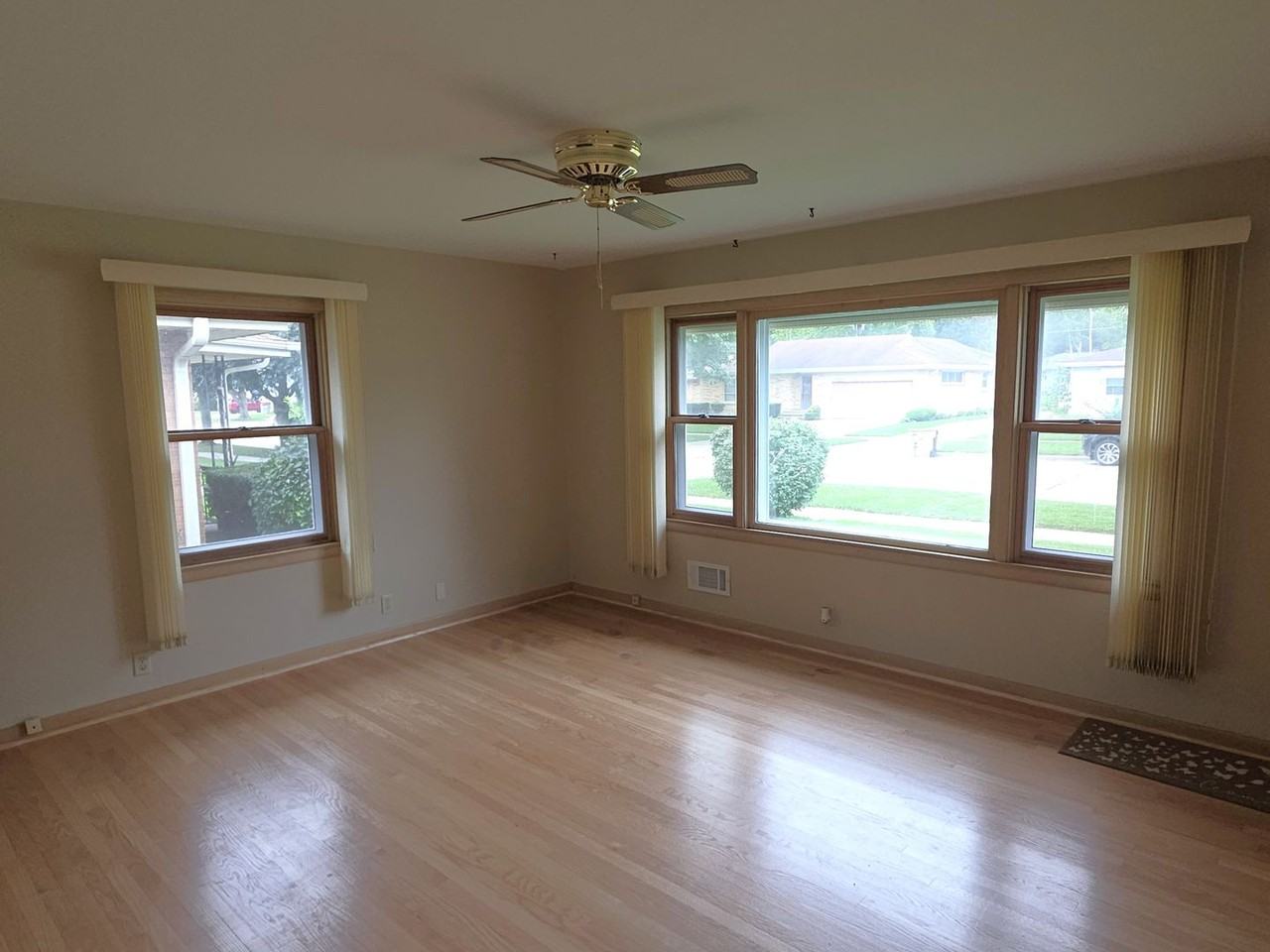 7815 42nd Ave - Photo 4 of 48