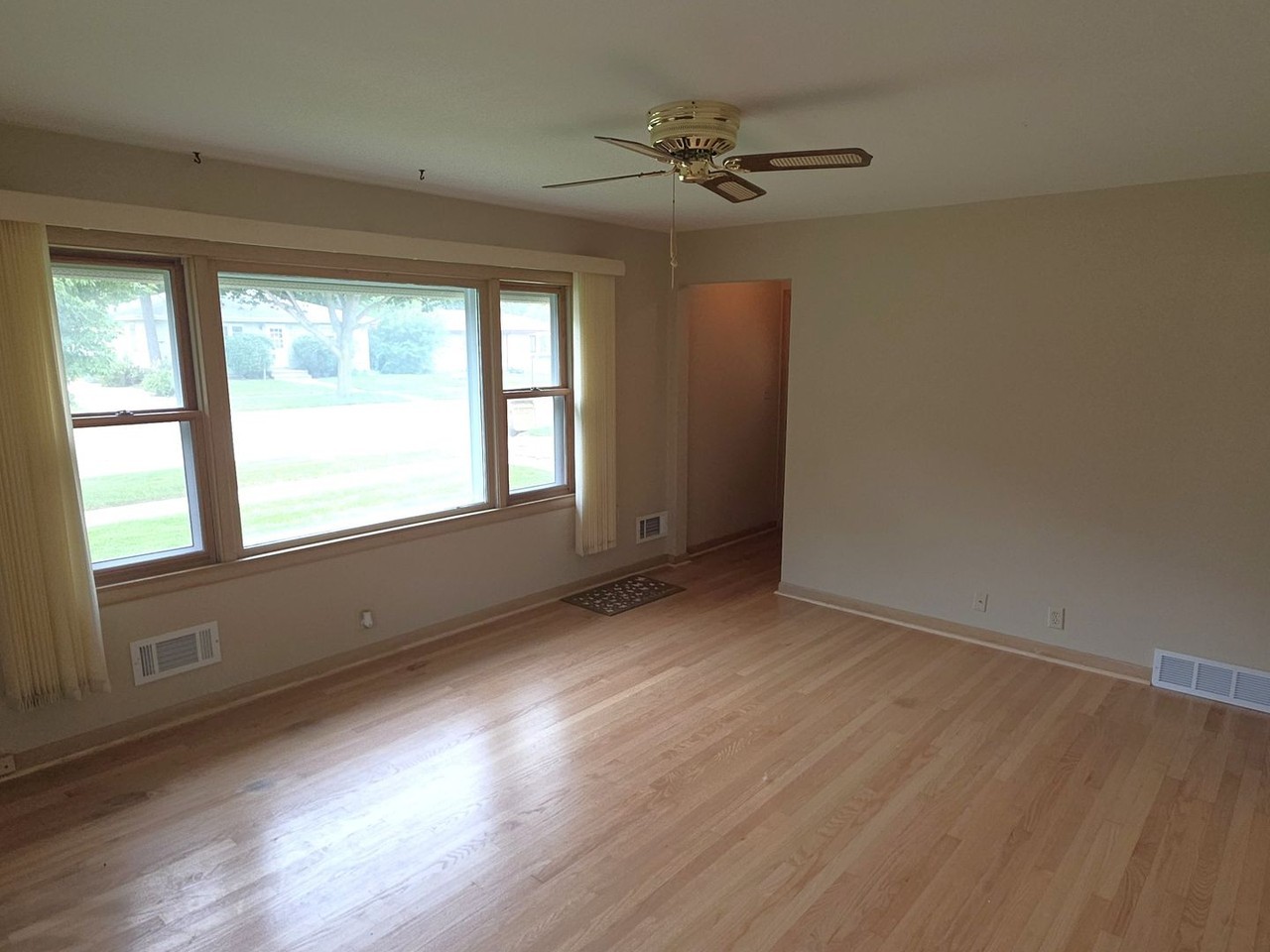 7815 42nd Ave - Photo 5 of 48