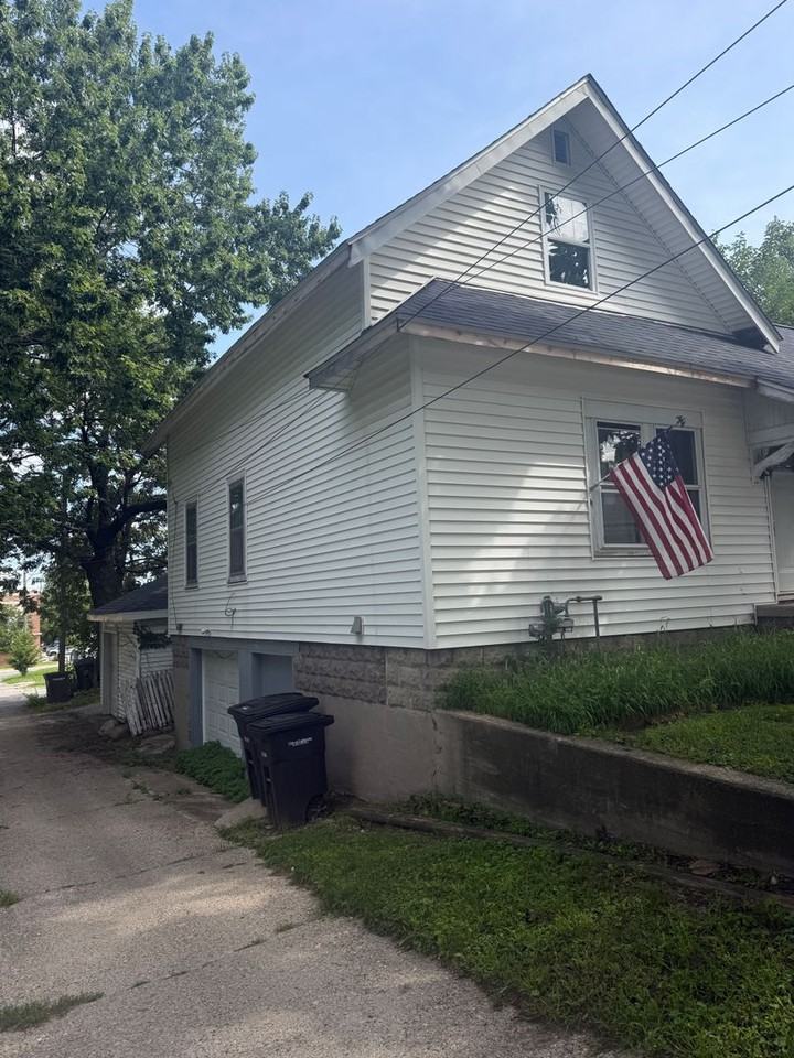 1718 Rainey St - Photo 2 of 17