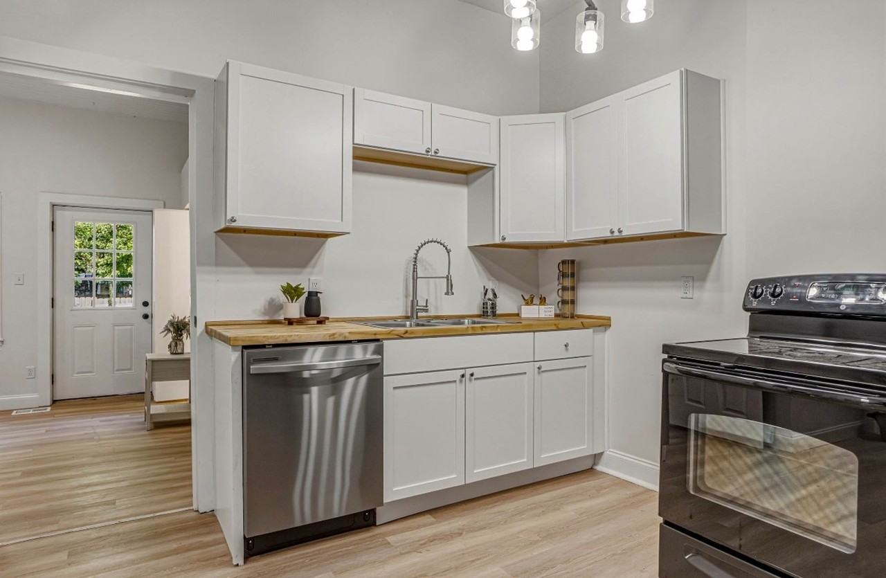 170 Pope St - Photo 5 of 17