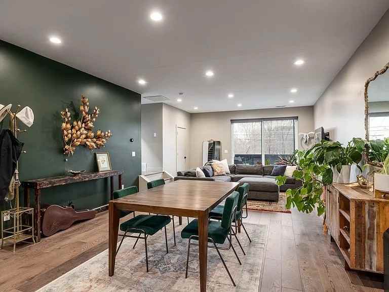 826 S West Temple - Photo 3 of 19