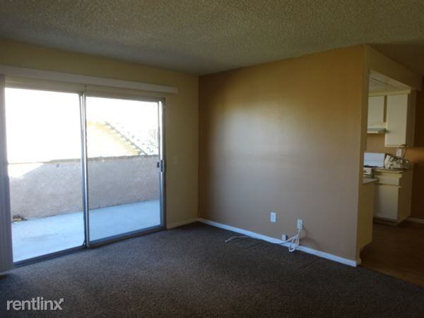 886 E Main St - Photo 3 of 10