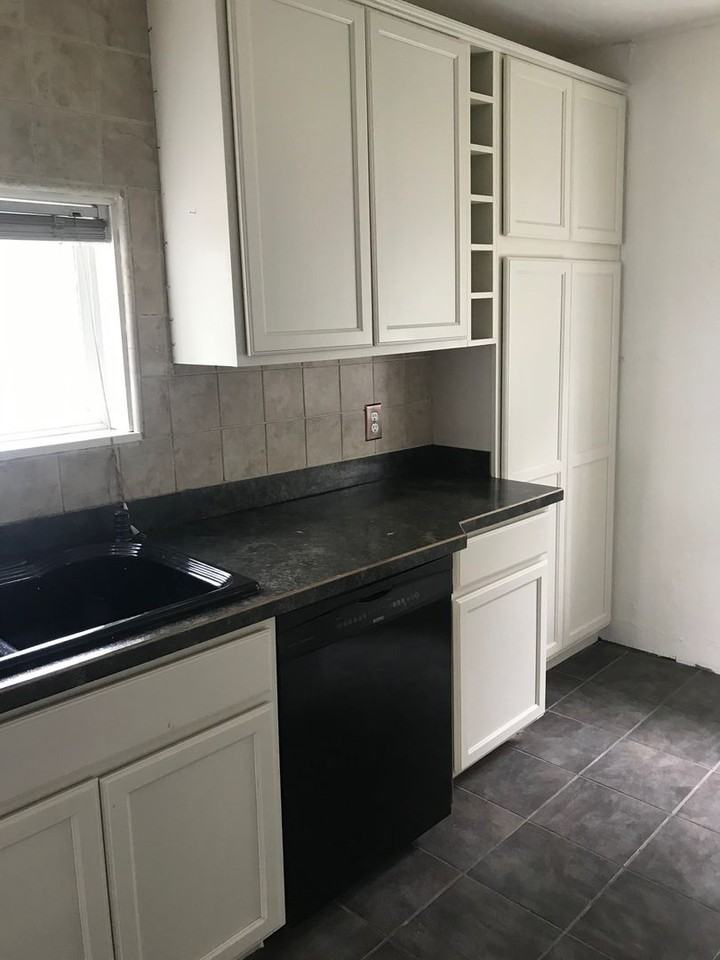 1751 Derby St - Photo 3 of 25