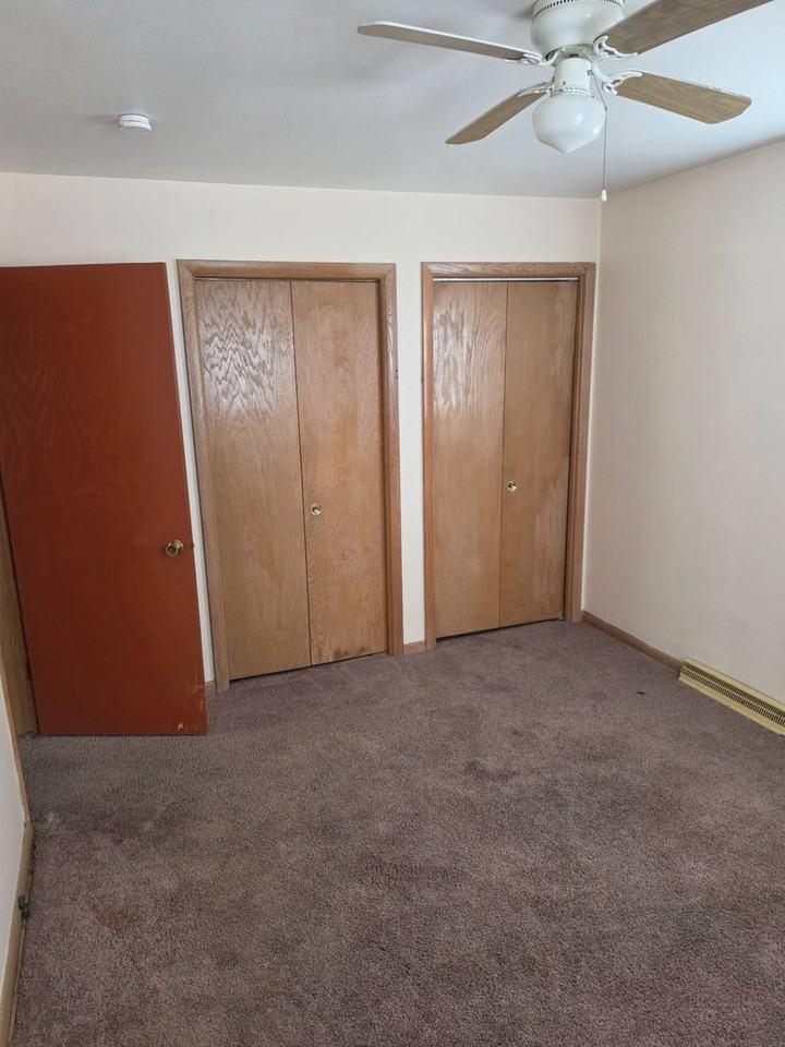 6718 W Warnimont Ave - Photo 3 of 14