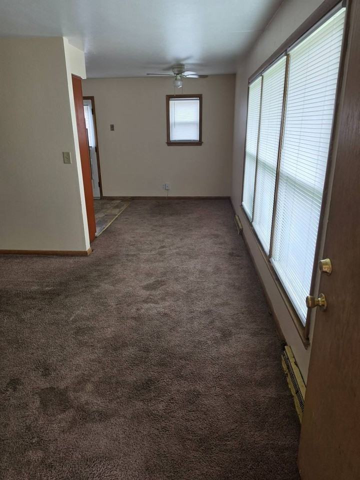 6718 W Warnimont Ave - Photo 5 of 14