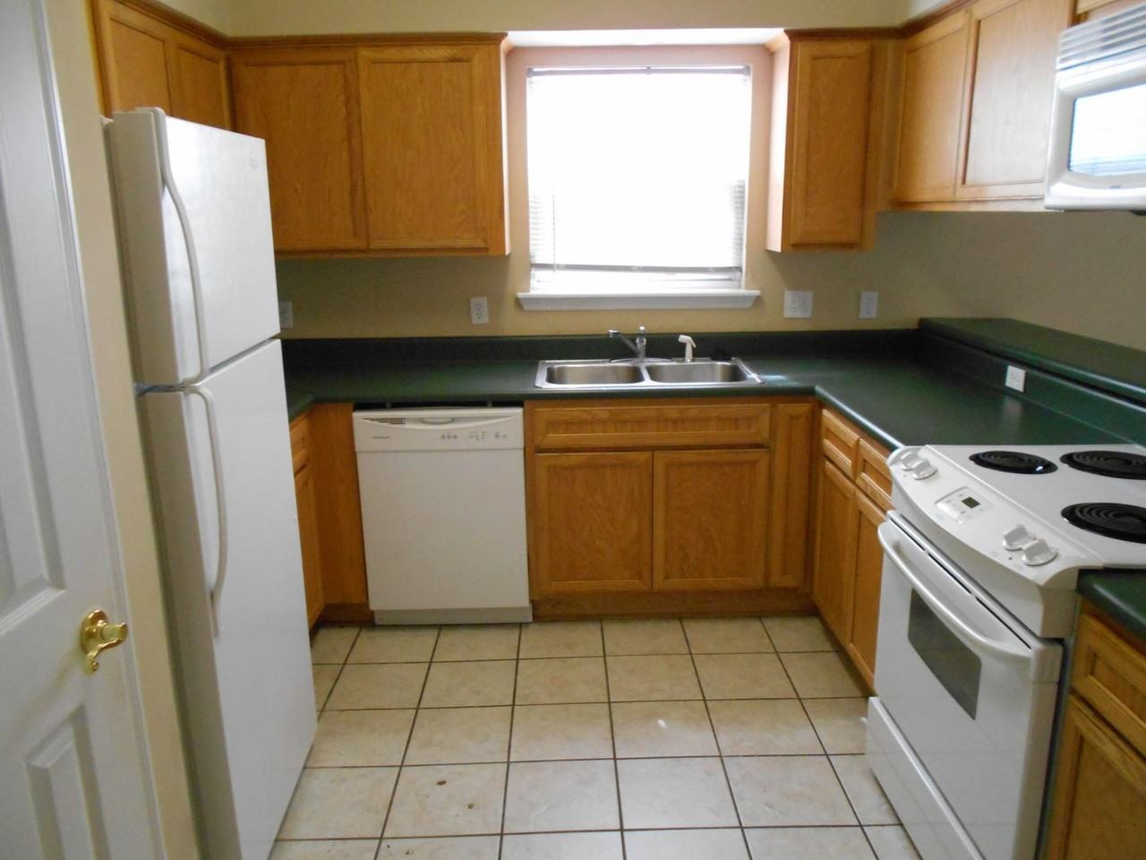 709 W. St. Augustine Street - Photo 4 of 11