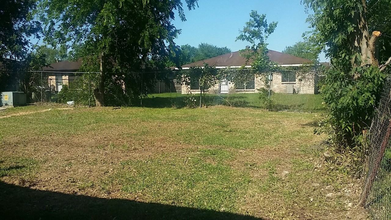 12710 Redfern Dr - Photo 2 of 10