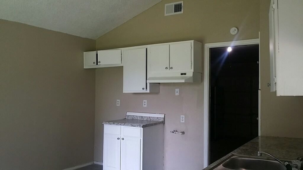 12710 Redfern Dr - Photo 5 of 10
