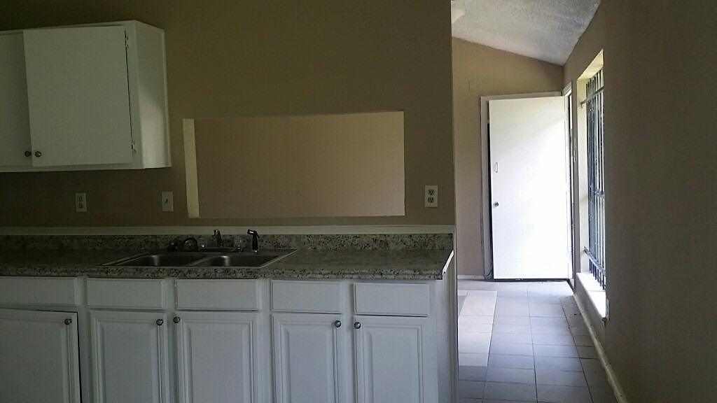 12710 Redfern Dr - Photo 6 of 10