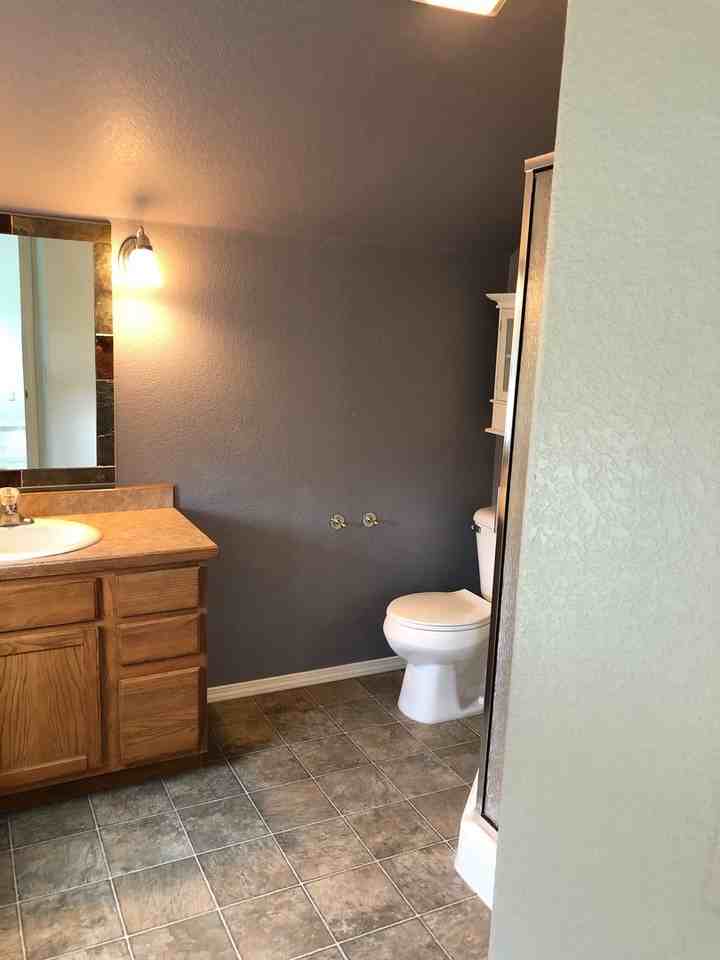 2521 Stratford Ln - Photo 5 of 17
