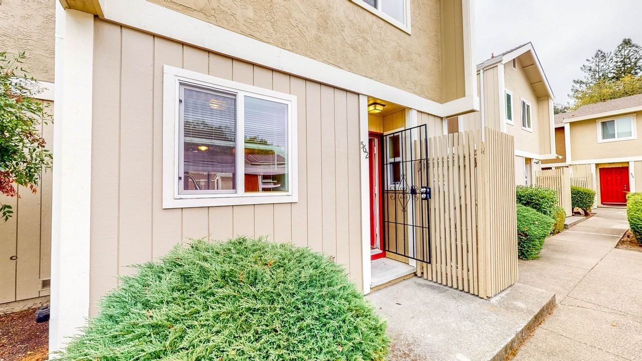 562 Santa Alicia Dr - Photo 2 of 43