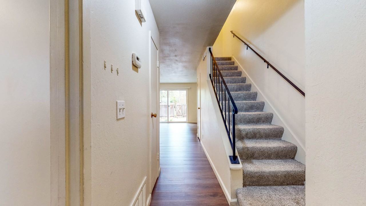 562 Santa Alicia Dr - Photo 4 of 43