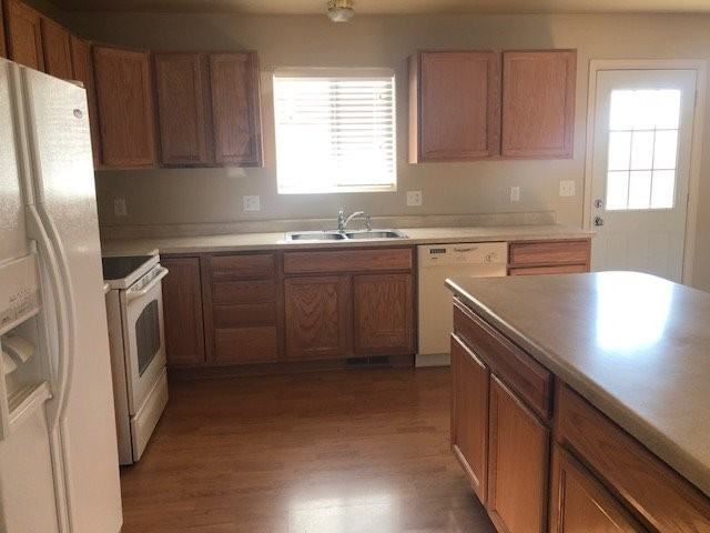 513 Desmet Dr - Photo 3 of 32