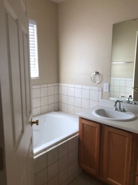 513 Desmet Dr - Photo 6 of 32