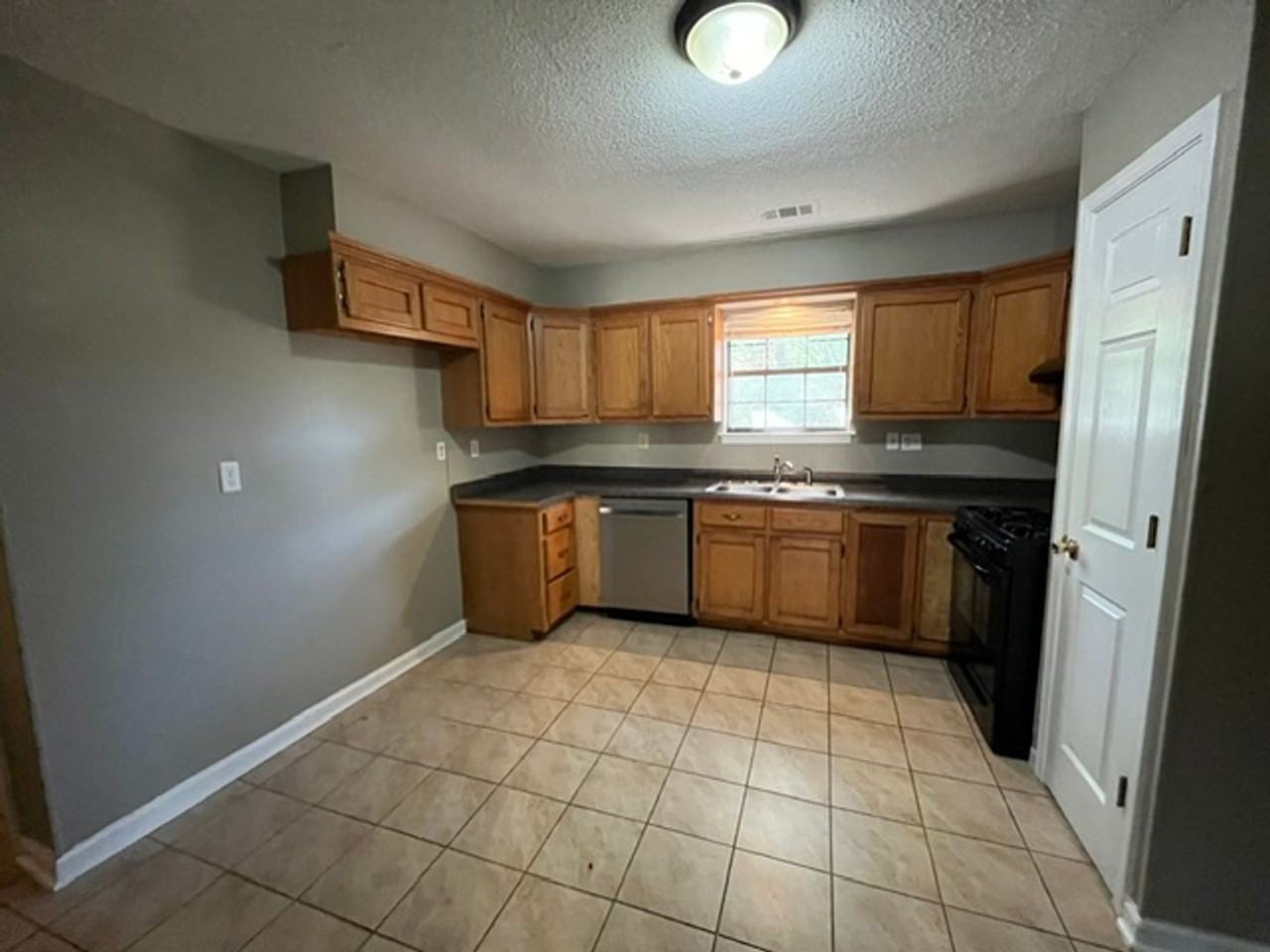 5189 Haynes Dr - Photo 2 of 10