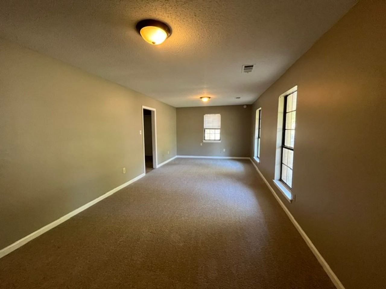 5189 Haynes Dr - Photo 3 of 10