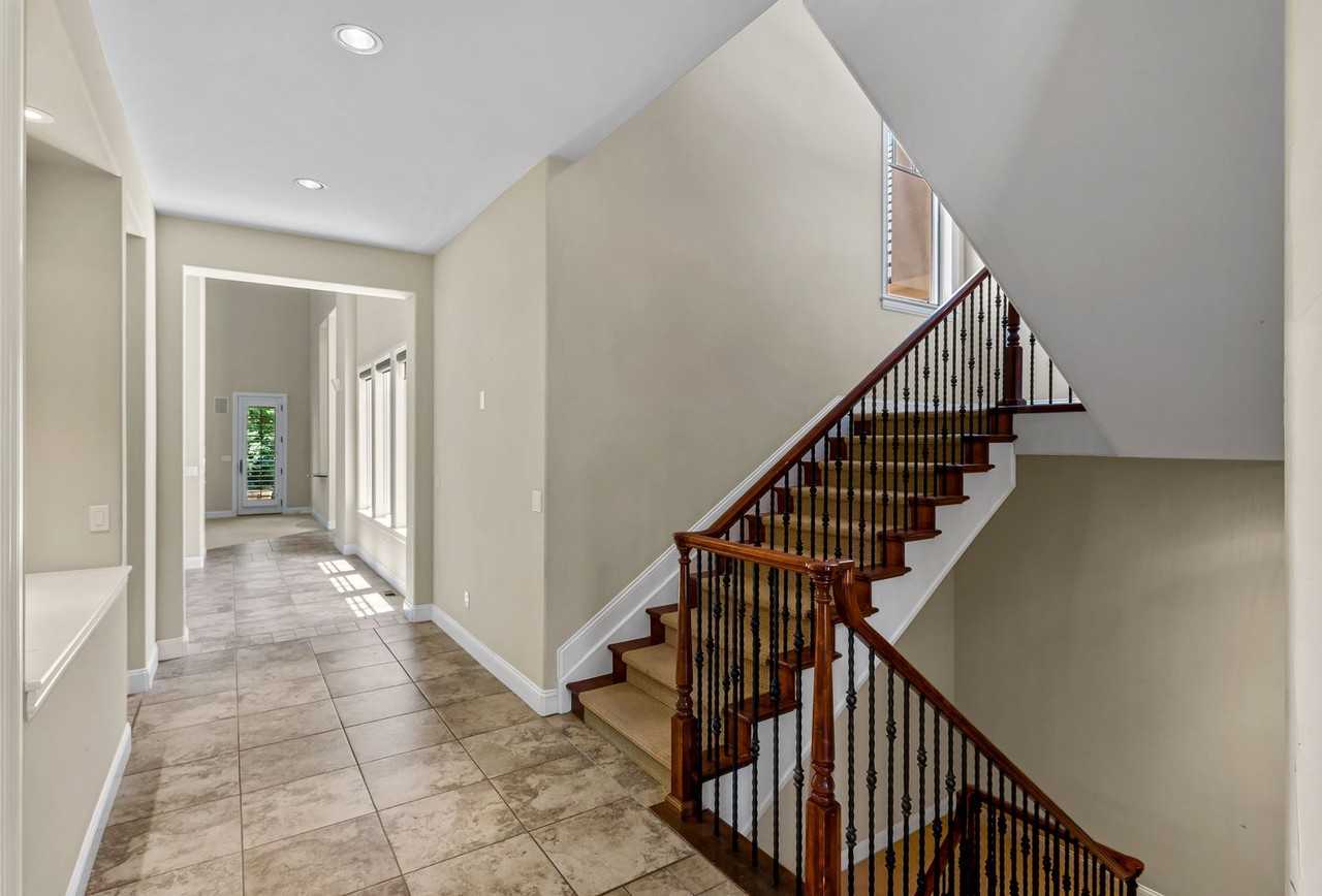 11 Sommerset Cir - Photo 2 of 20