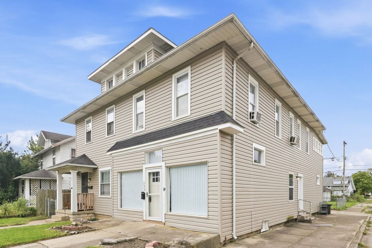 233 Bellevue Ave - Photo 2 of 10