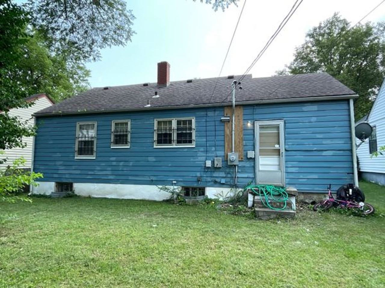 1456 E 76th Ter - Photo 2 of 6