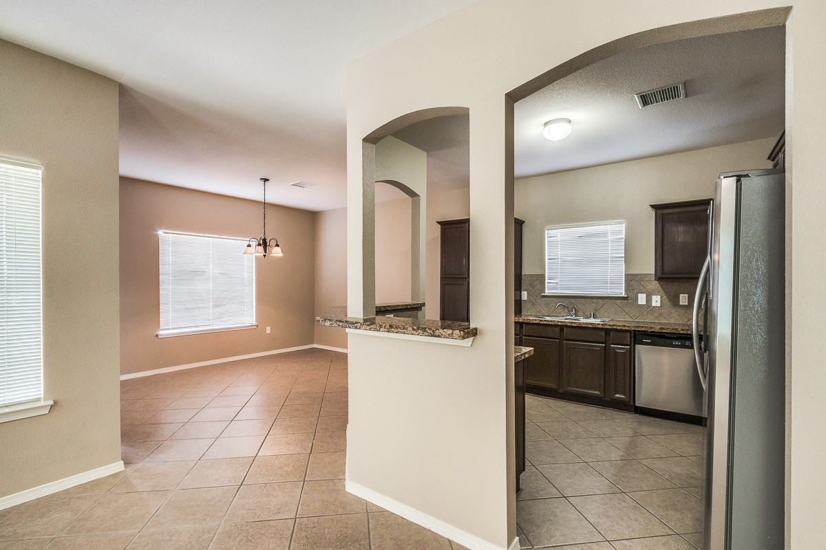 13163 Kestrel Ave - Photo 4 of 23