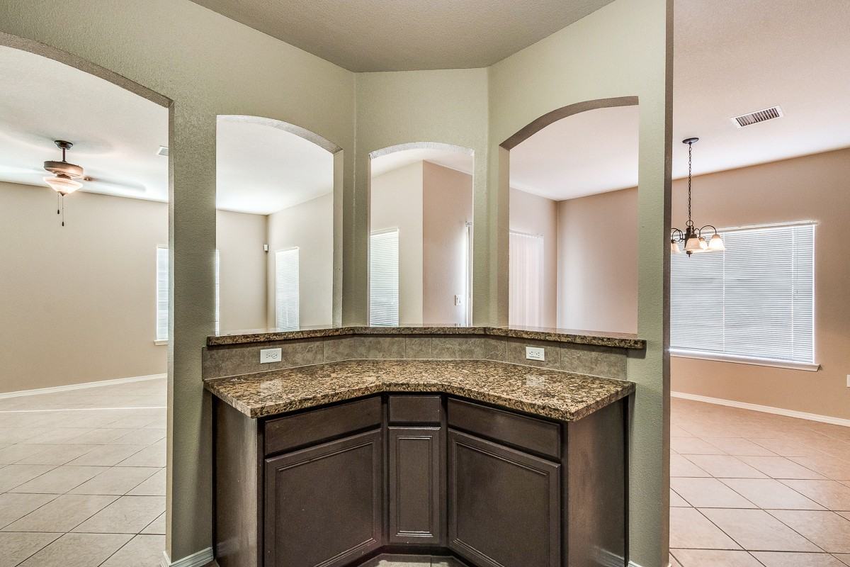13163 Kestrel Ave - Photo 5 of 23
