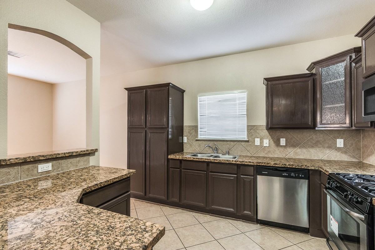 13163 Kestrel Ave - Photo 6 of 23