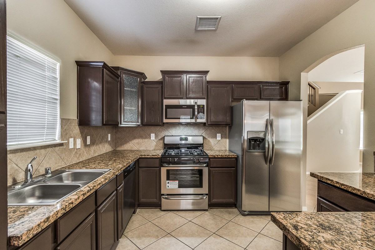 13163 Kestrel Ave - Photo 7 of 23