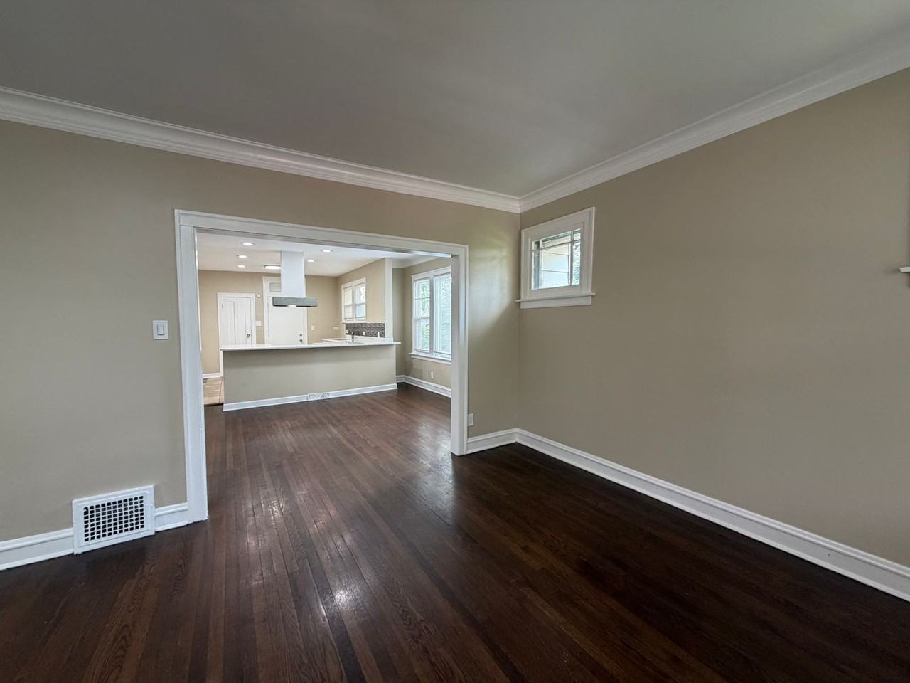 12479 S Wabash Ave - Photo 4 of 17