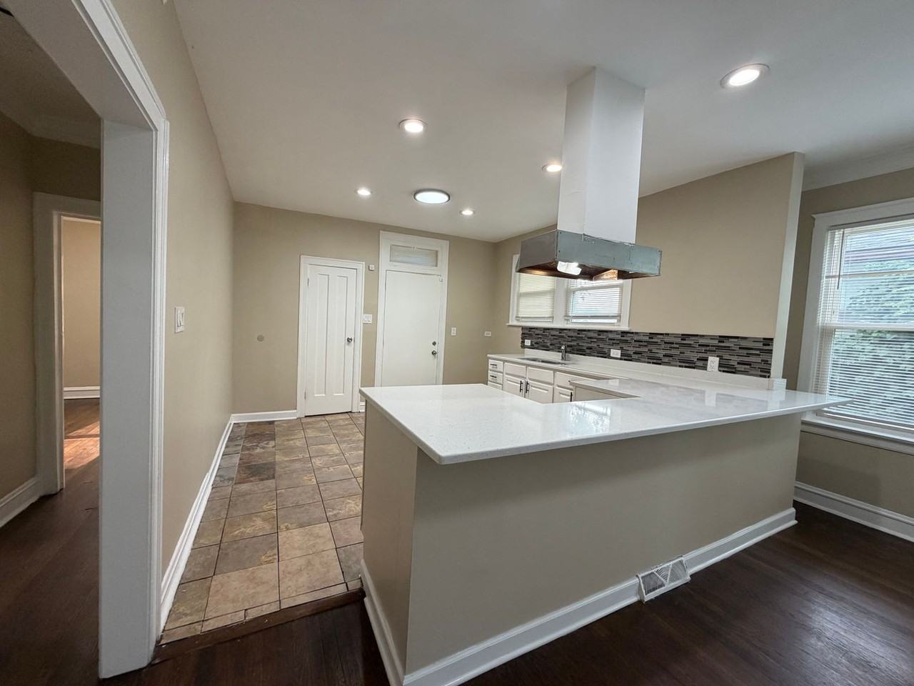 12479 S Wabash Ave - Photo 6 of 17