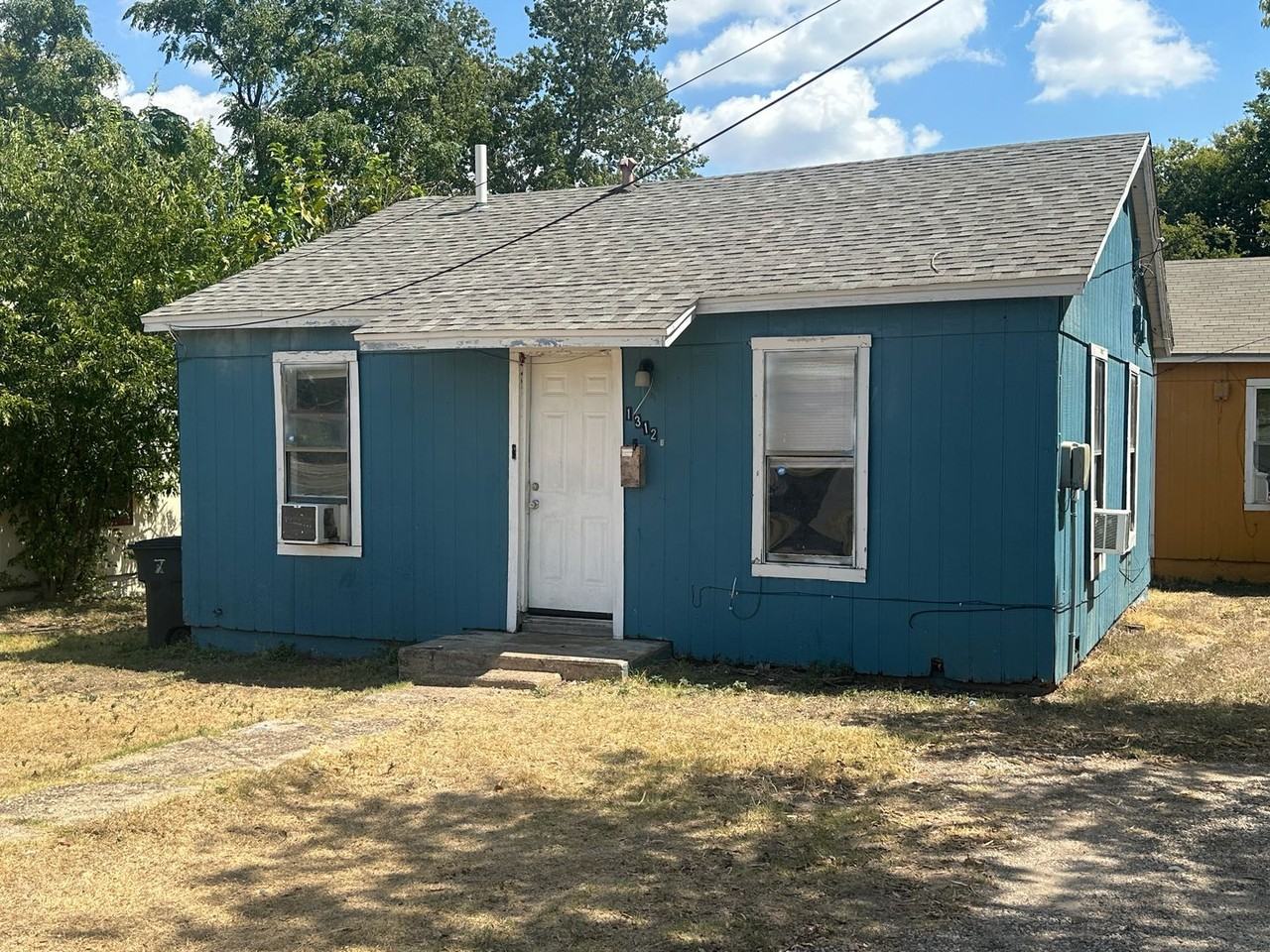 1312 N Gray St #B - Photo 2 of 15