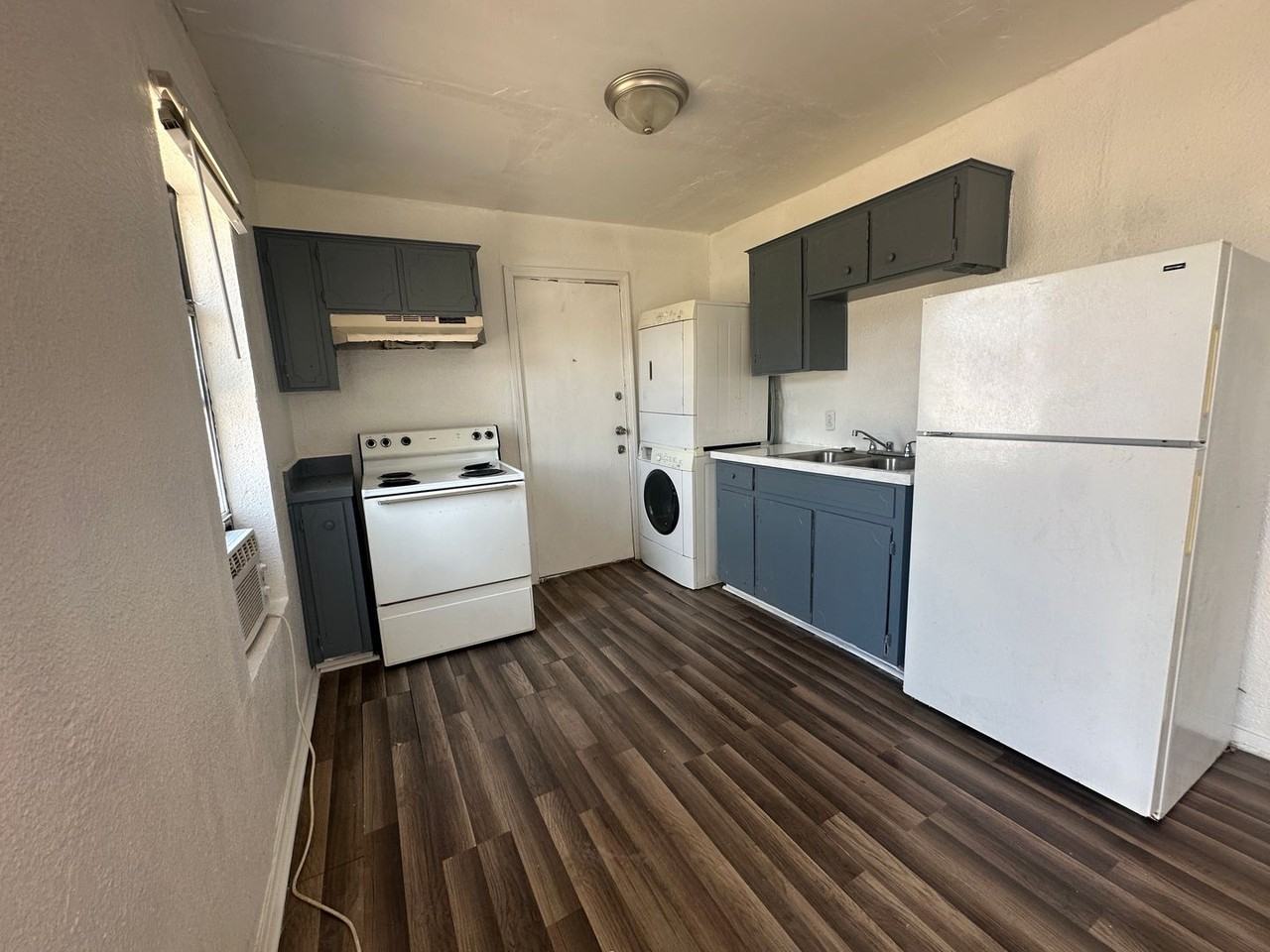 1312 N Gray St #B - Photo 4 of 15