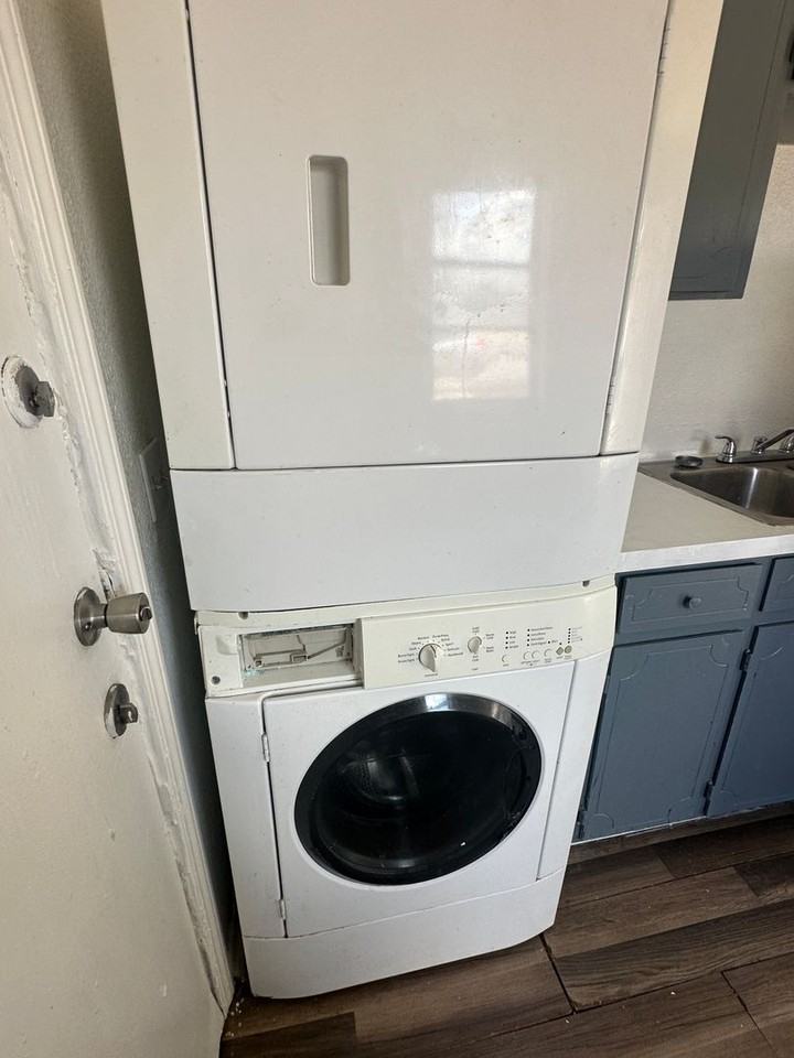 1312 N Gray St #B - Photo 7 of 15