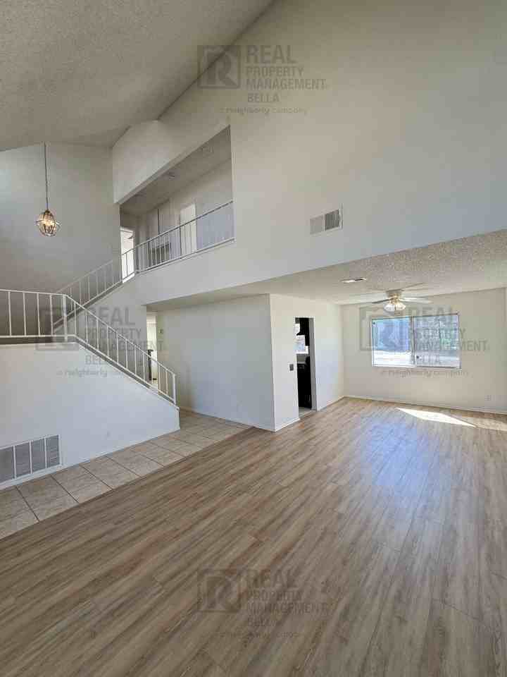 1330 Wrigley Ln - Photo 3 of 38