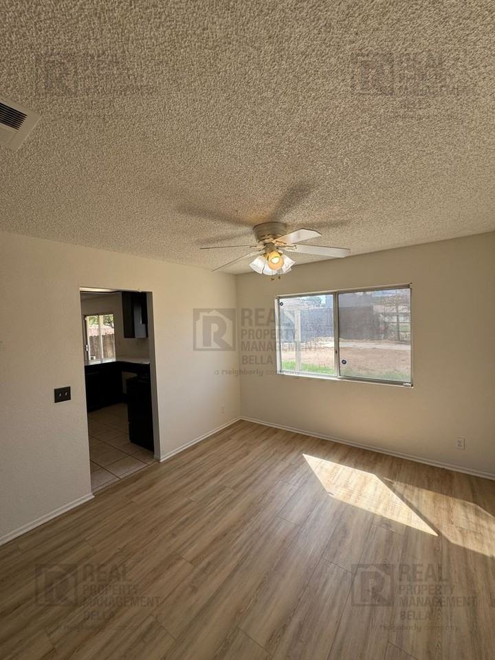 1330 Wrigley Ln - Photo 6 of 38