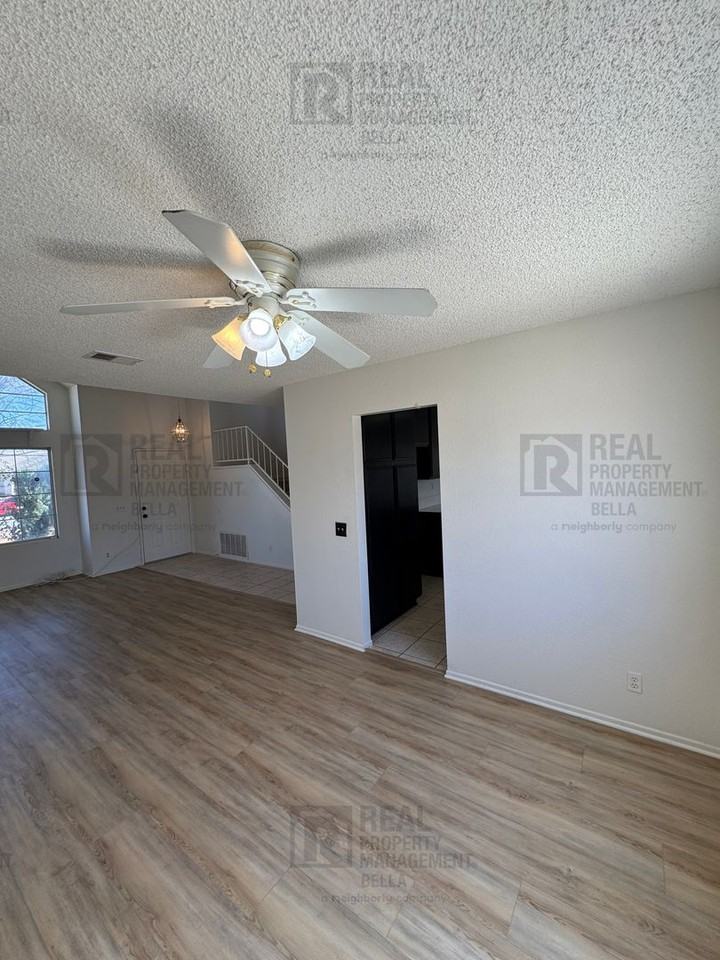 1330 Wrigley Ln - Photo 7 of 38