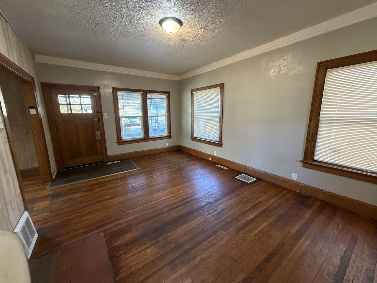 1351 Berdan Ave - Photo 2 of 12