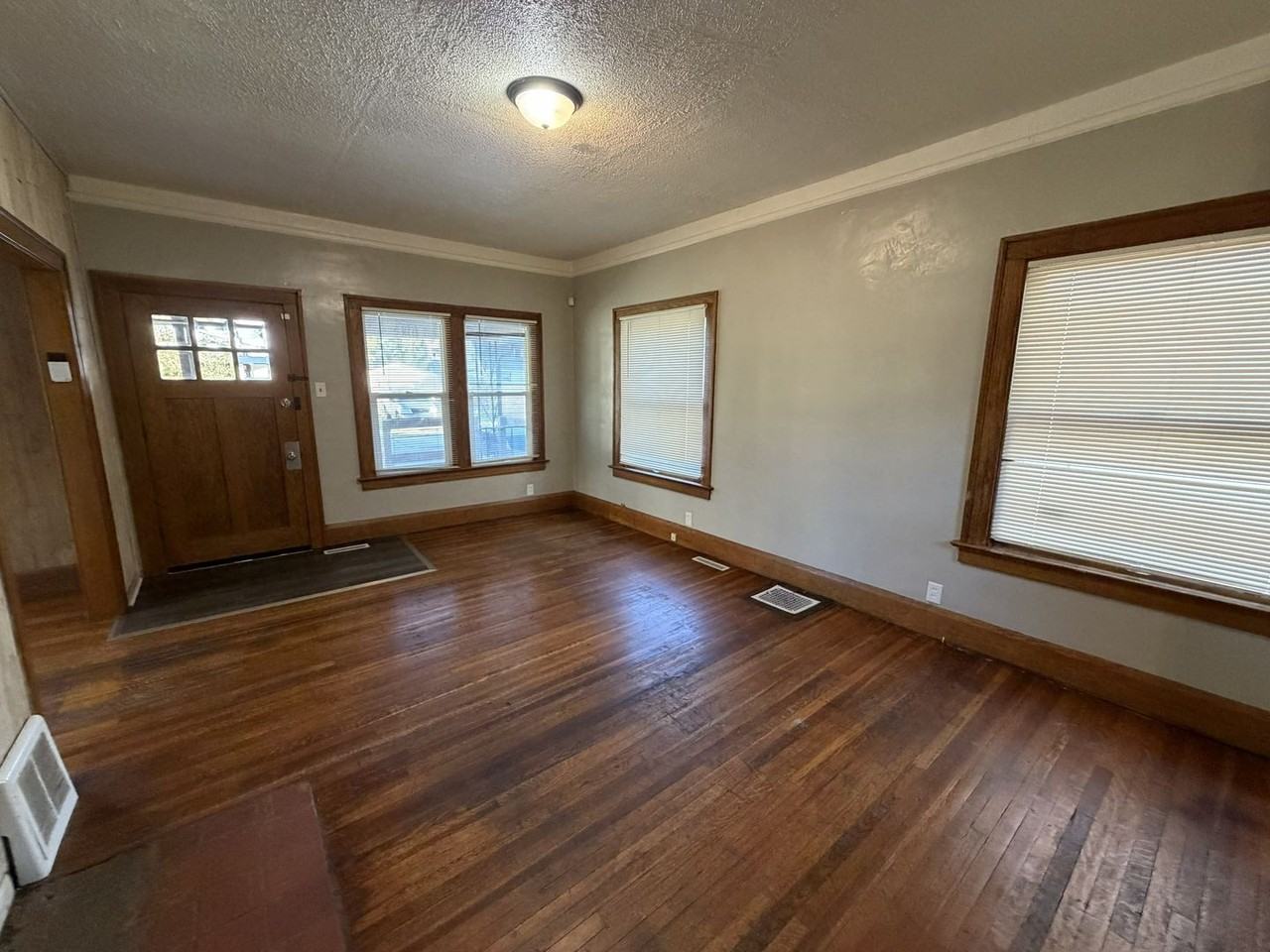 1351 Berdan Ave - Photo 3 of 12