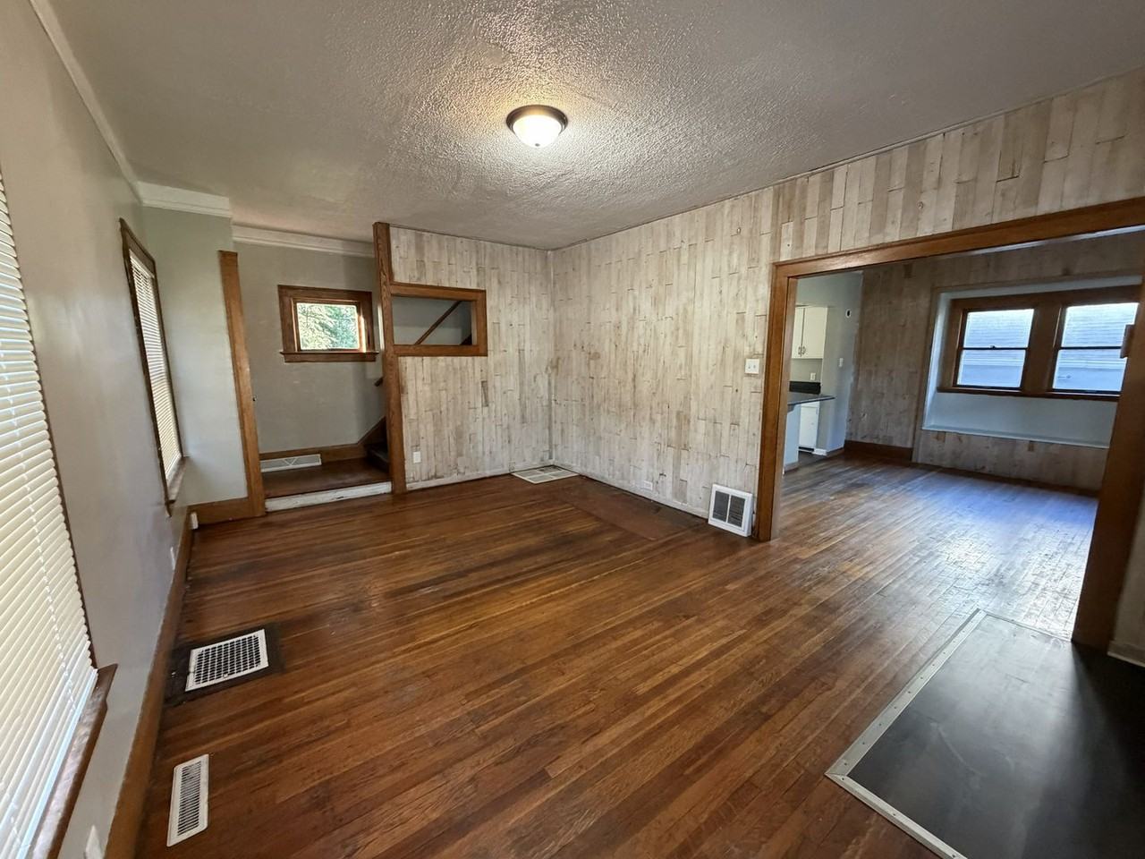 1351 Berdan Ave - Photo 4 of 12