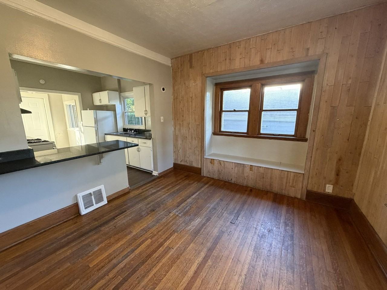 1351 Berdan Ave - Photo 5 of 12