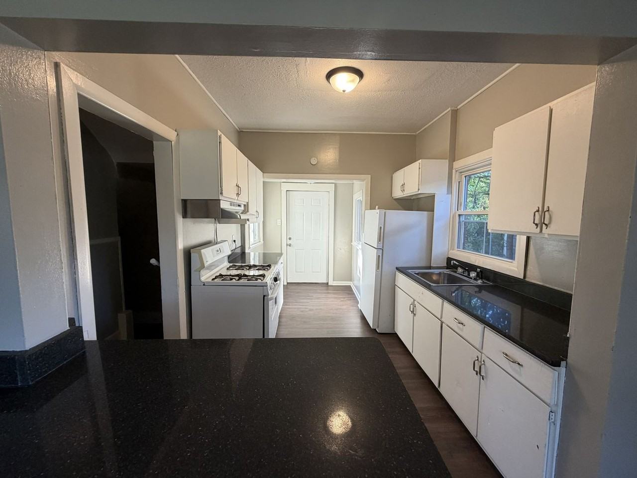 1351 Berdan Ave - Photo 6 of 12