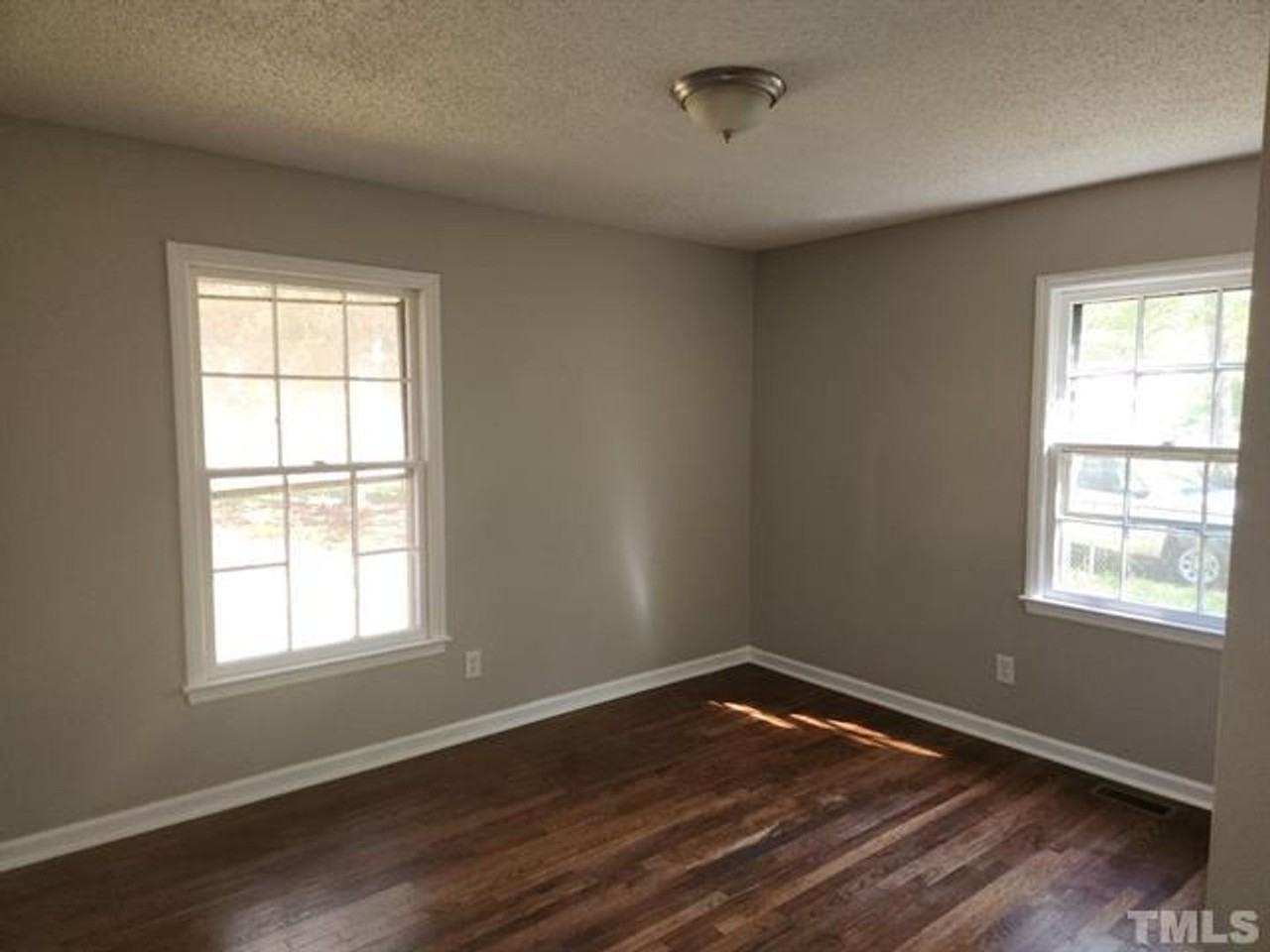 520 Dacian Rd - Photo 4 of 17