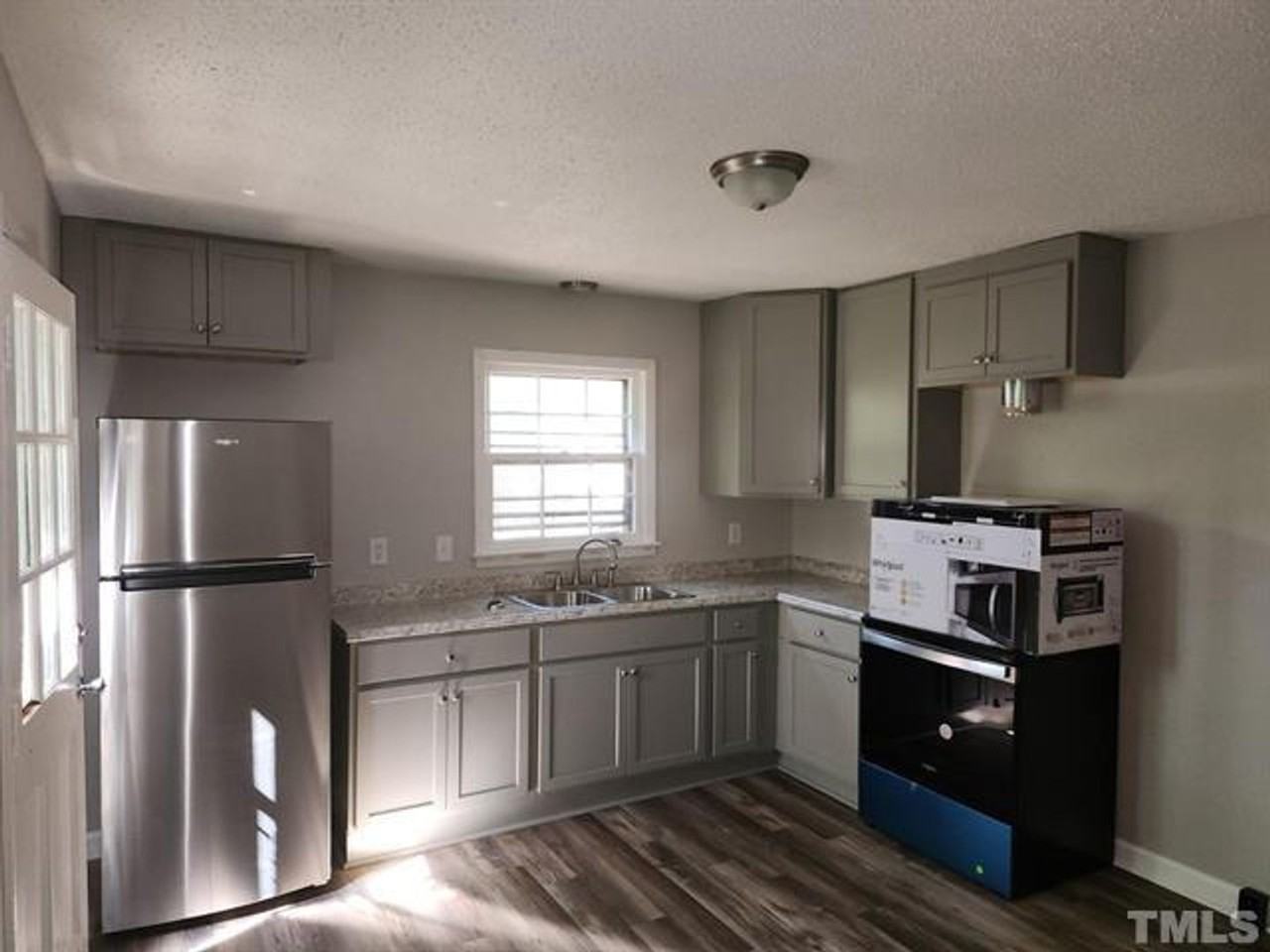 520 Dacian Rd - Photo 6 of 17
