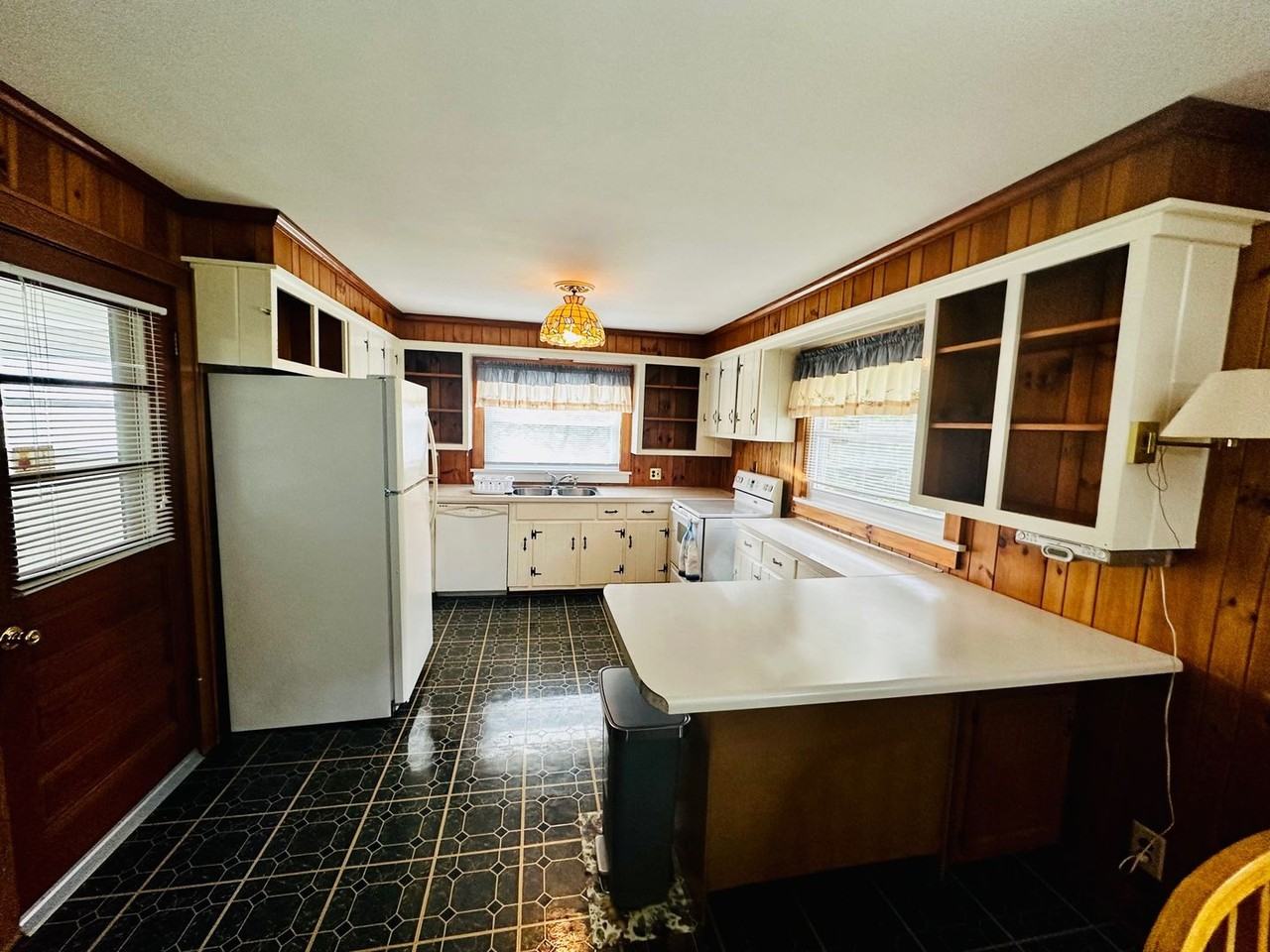 905 10th St - Photo 5 of 19