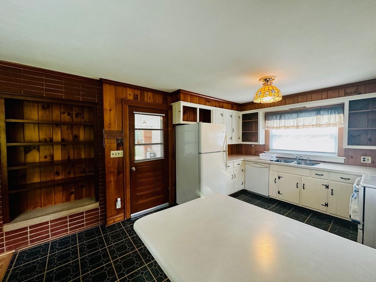 905 10th St - Photo 7 of 19