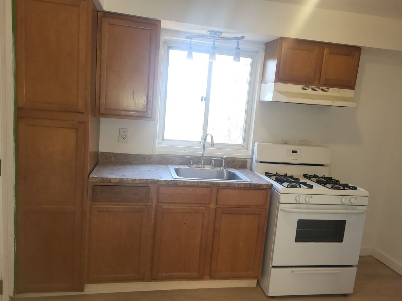 1541 Sylvan Ter - Photo 3 of 19