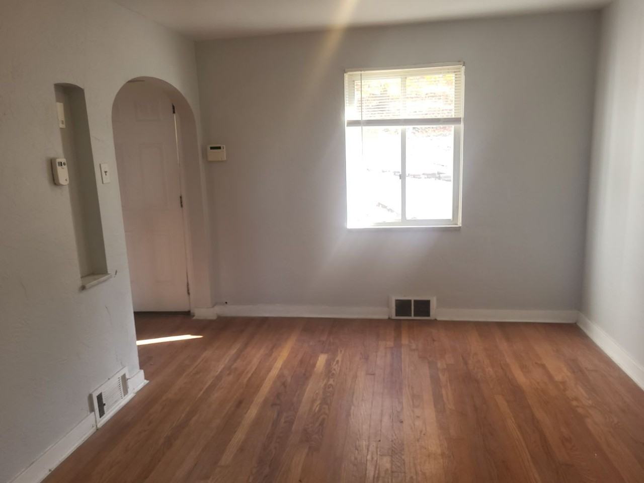 1541 Sylvan Ter - Photo 6 of 19