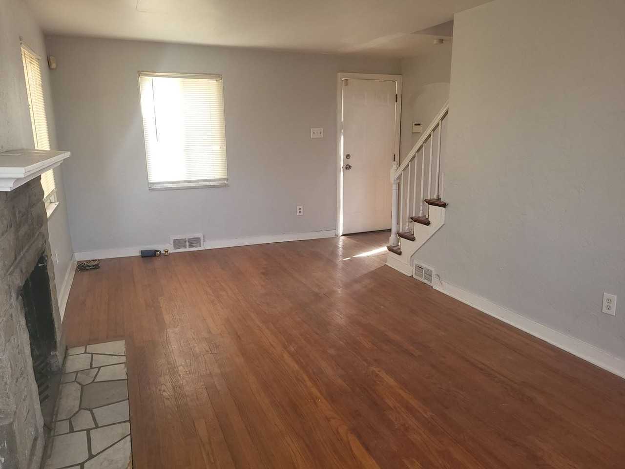 1541 Sylvan Ter - Photo 7 of 19