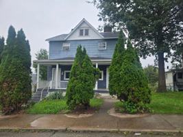 featured image of 1913 Victoria Ave