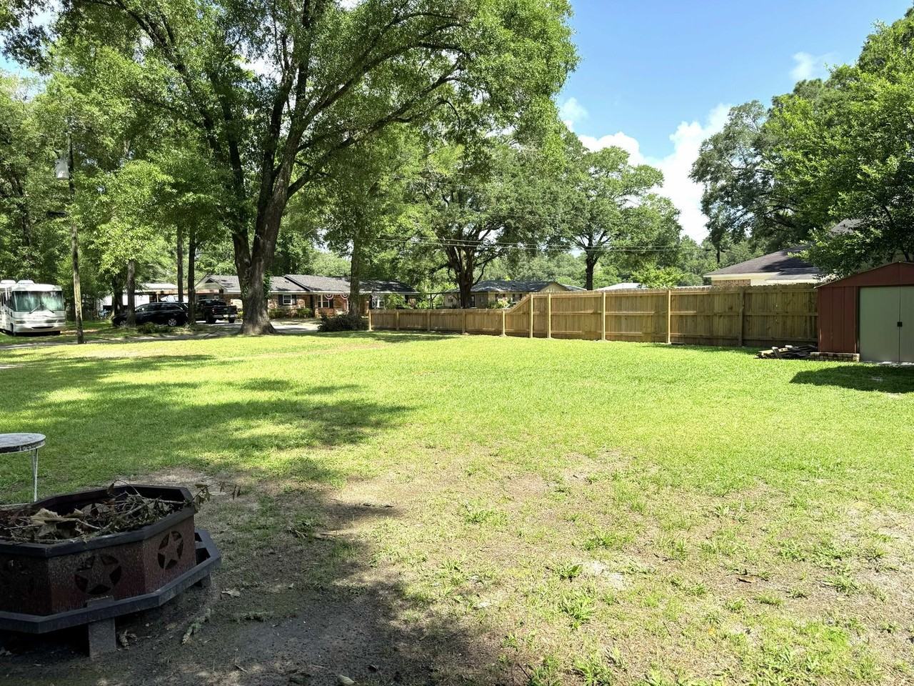 155 Maple Ave E - Photo 2 of 3