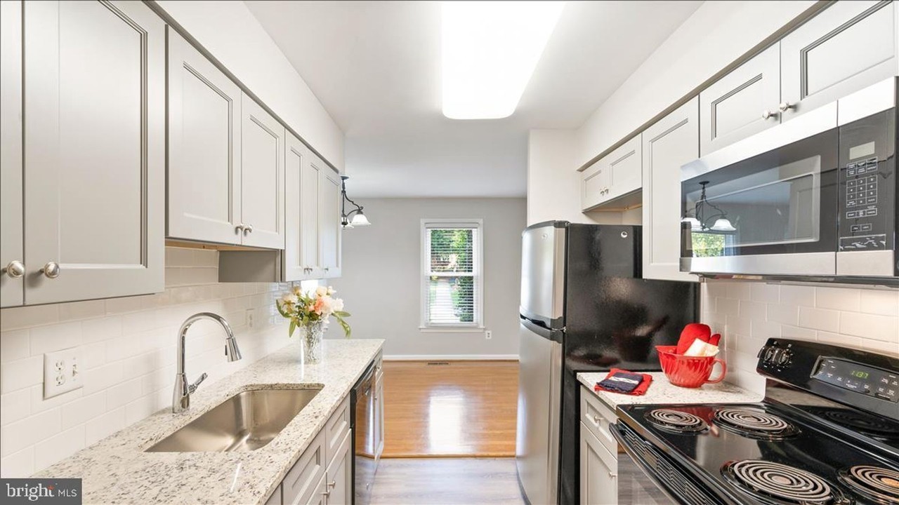 3148 Bayswater Ct - Photo 3 of 19